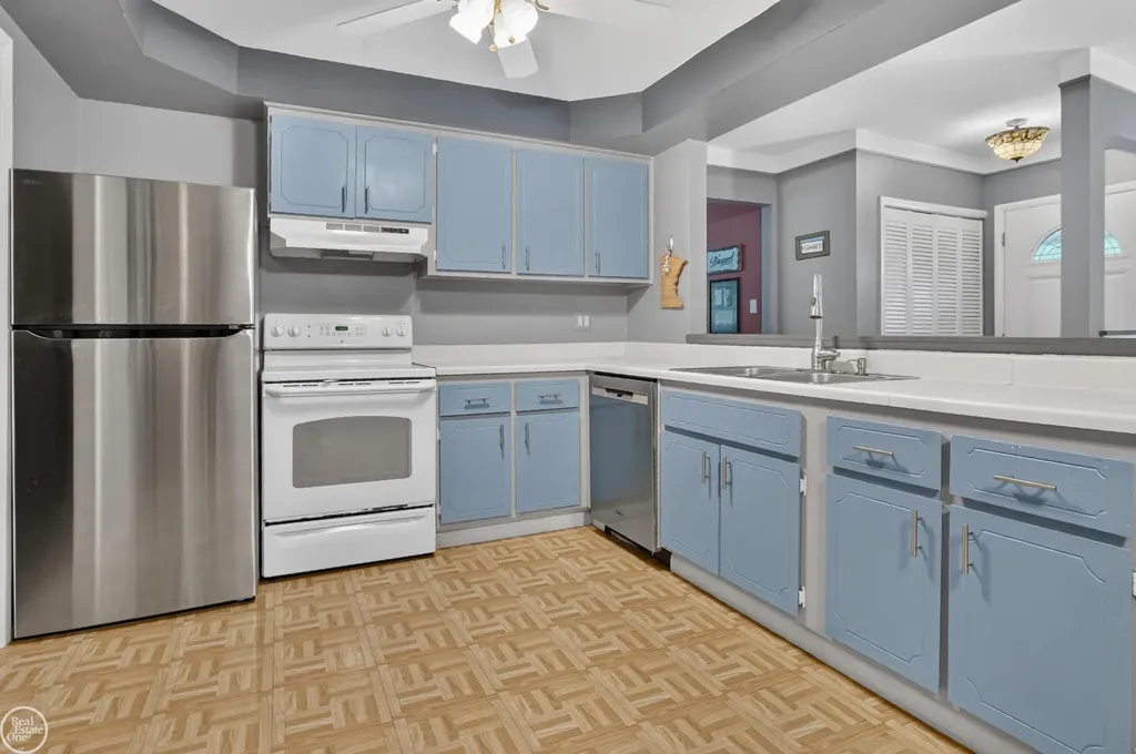 50644 Parsons Drive Shelby Charter Township MI 48317