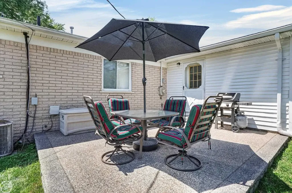 50644 Parsons Drive Shelby Charter Township MI 48317