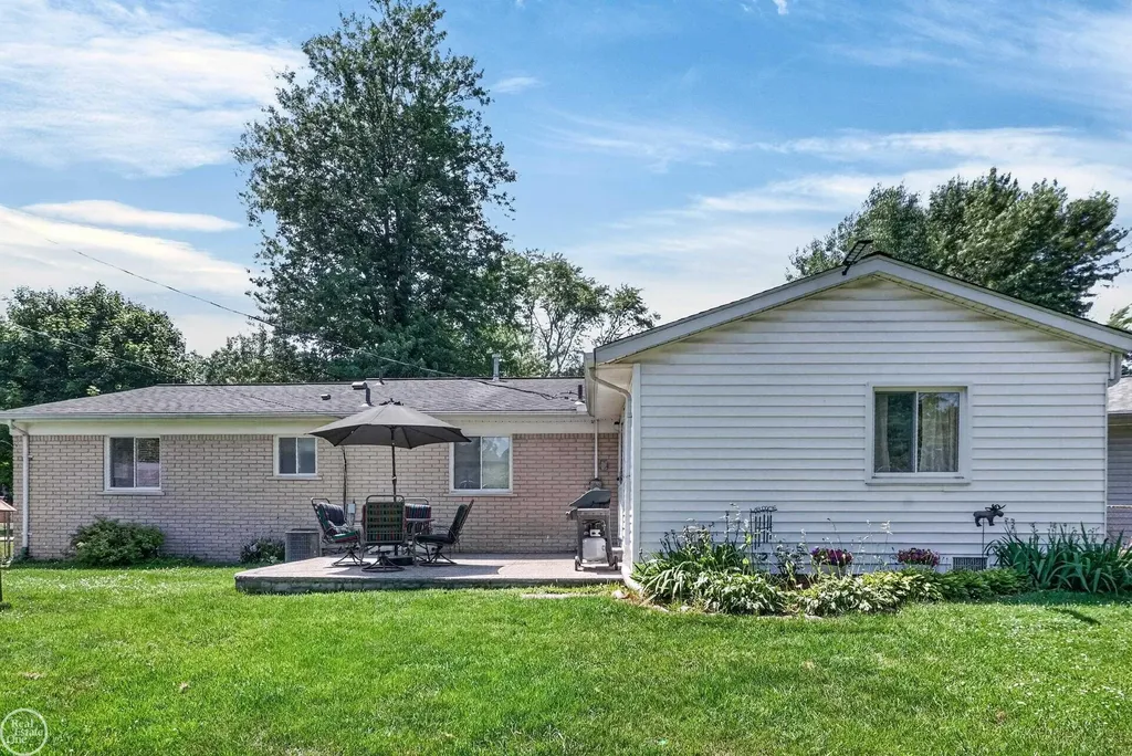 50644 Parsons Drive Shelby Charter Township MI 48317