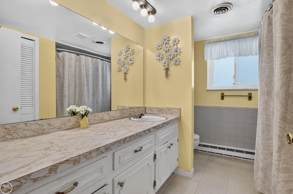 50644 Parsons Drive Shelby Charter Township MI 48317