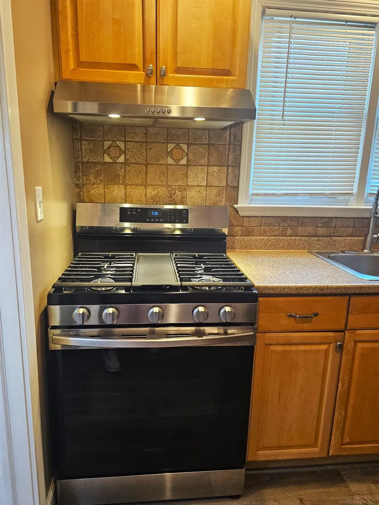 29256 Coolidge St Street Roseville City MI 48066