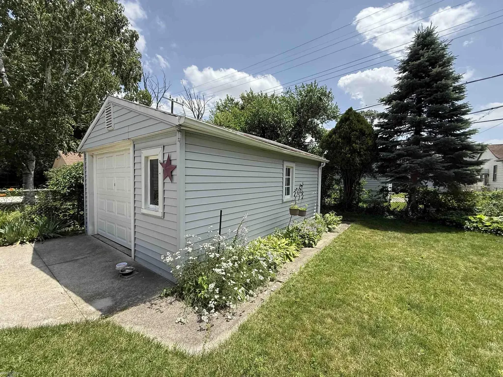 536 E Shevlin Avenue Hazel Park City MI 48030