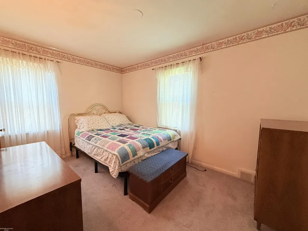 536 E Shevlin Avenue Hazel Park City MI 48030