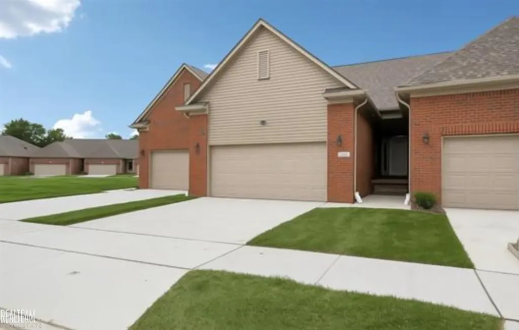 48810 Birmingham Drive Chesterfield Township MI 48047