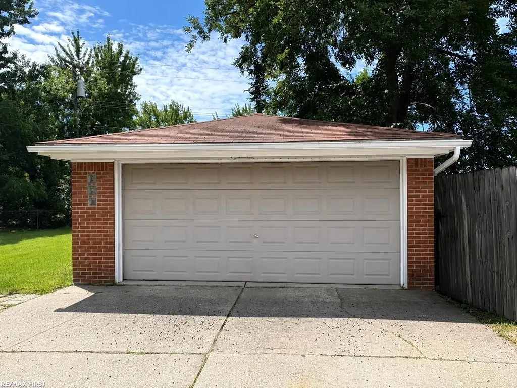 11652 Frazho Road Warren City MI 48089