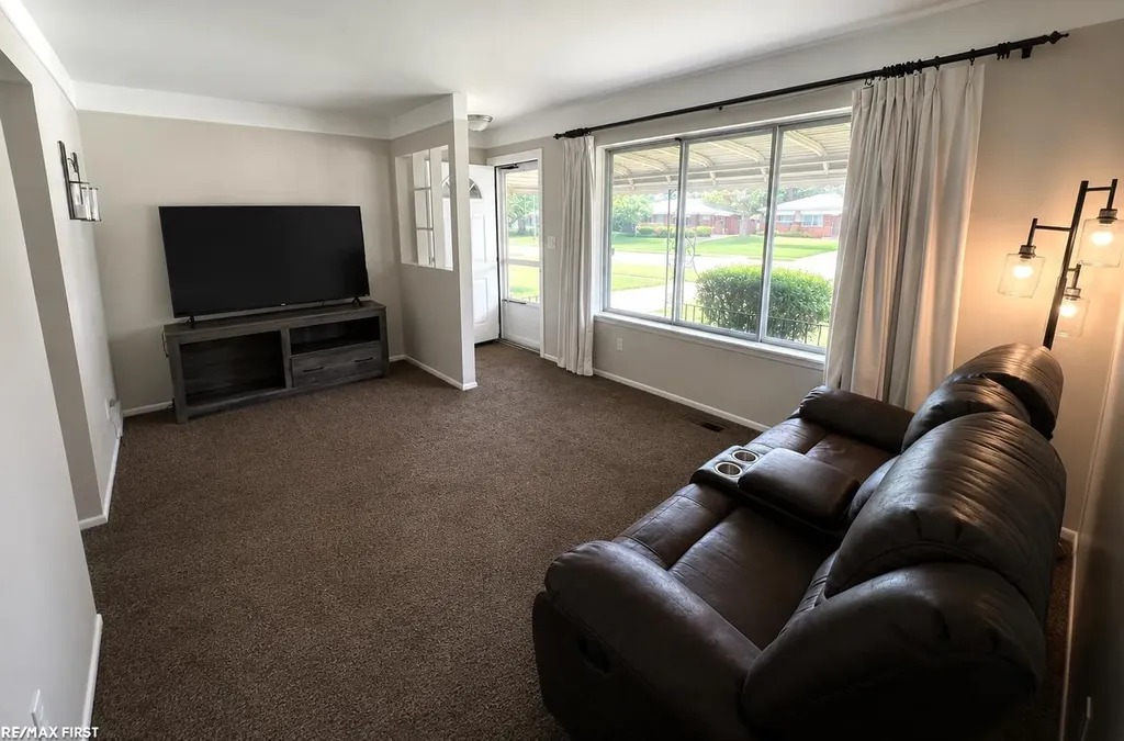 11652 Frazho Road Warren City MI 48089