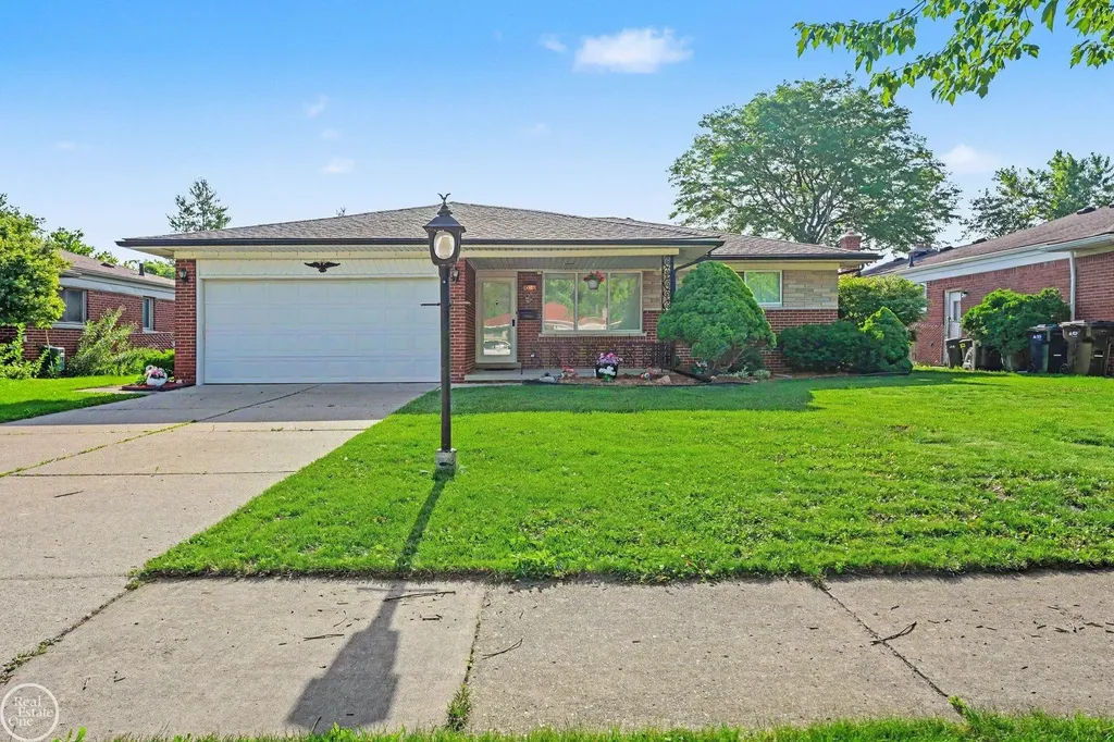 33316 Mina Drive Sterling Heights City MI 48312