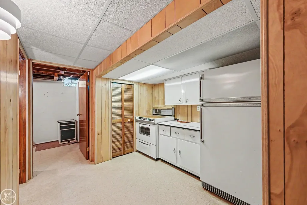 33316 Mina Drive Sterling Heights City MI 48312