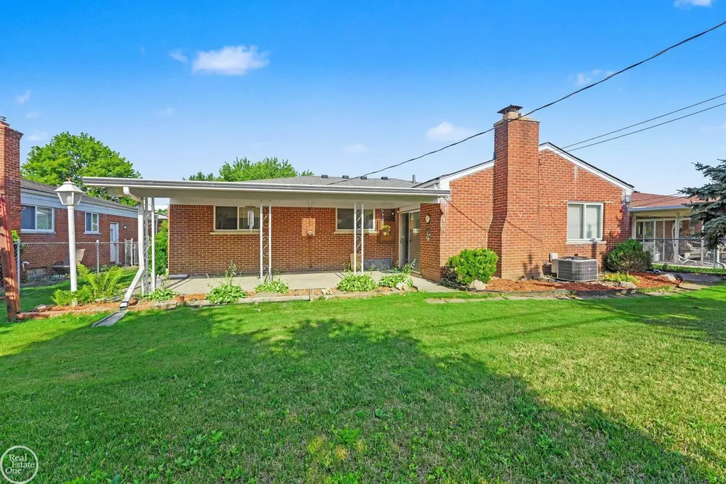 33316 Mina Drive Sterling Heights City MI 48312
