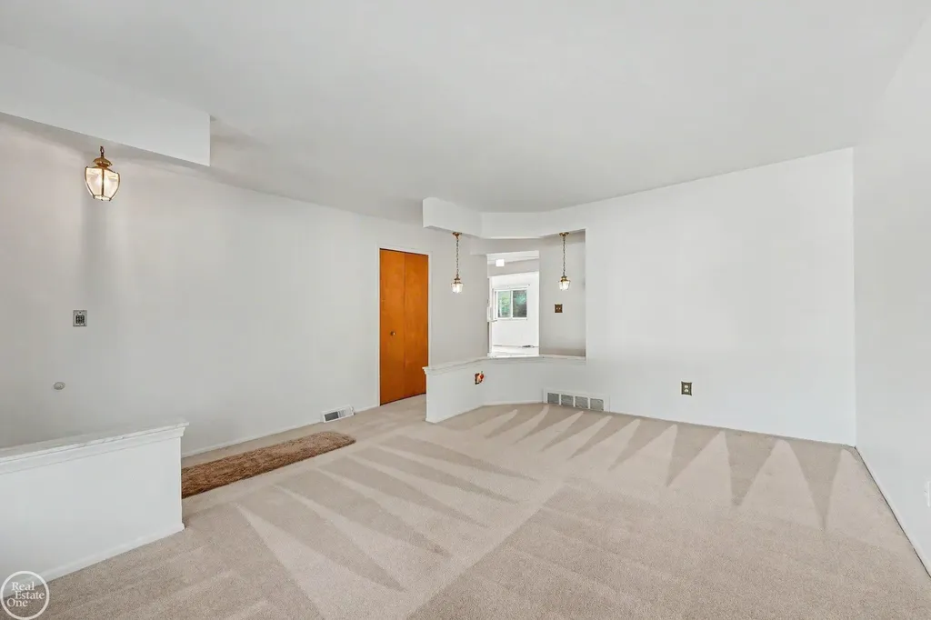 33316 Mina Drive Sterling Heights City MI 48312