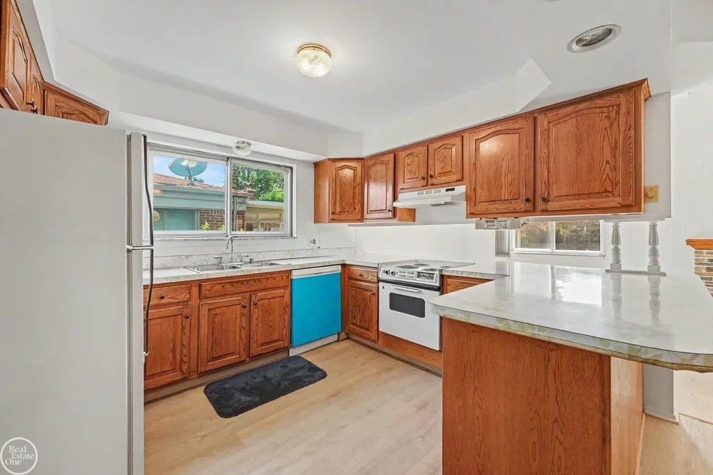 33316 Mina Drive Sterling Heights City MI 48312