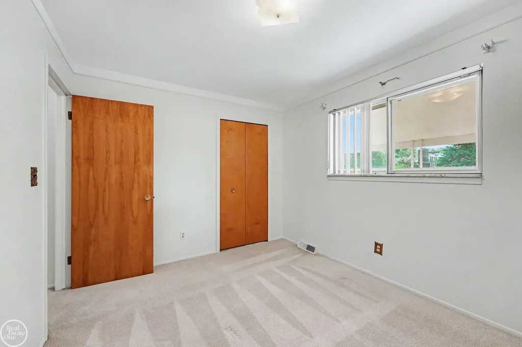 33316 Mina Drive Sterling Heights City MI 48312