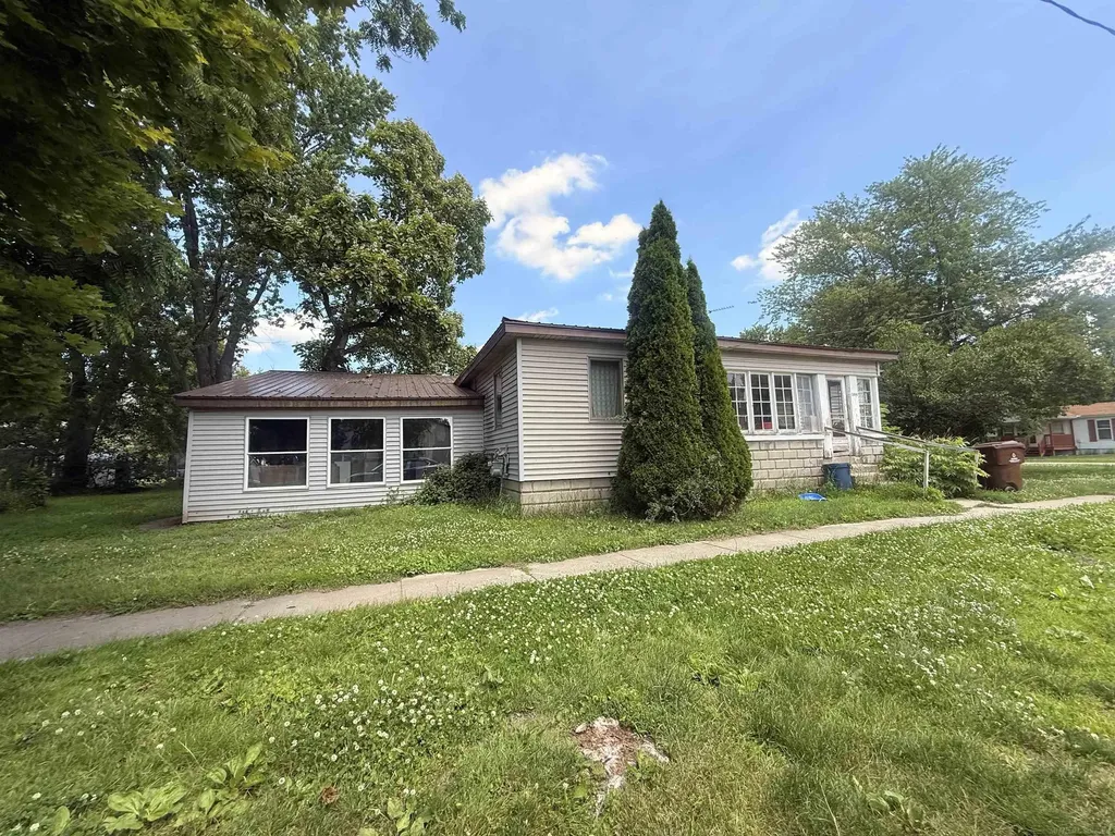 304 W Elba Street Perrinton Village MI 48871
