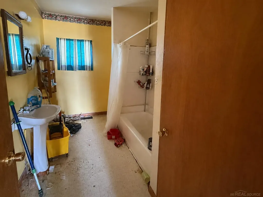 304 W Elba Street Perrinton Village MI 48871