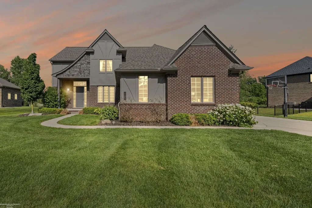 68242 Lake Angela Pointe Street Richmond City MI 48062