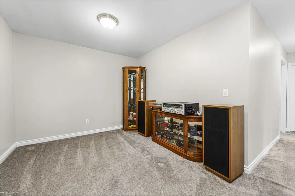 68242 Lake Angela Pointe Street Richmond City MI 48062