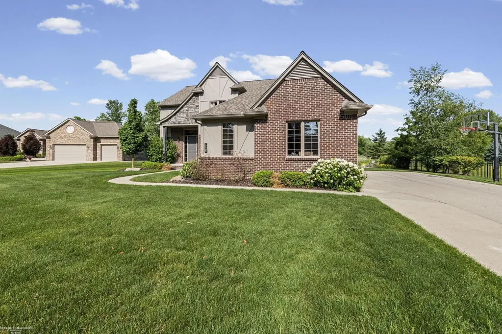 68242 Lake Angela Pointe Street Richmond City MI 48062