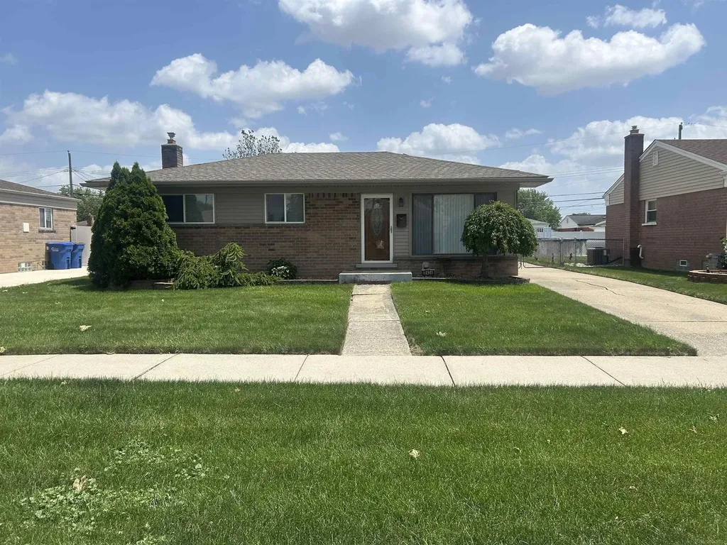 31434 Newport Dr. Drive Warren City MI 48088