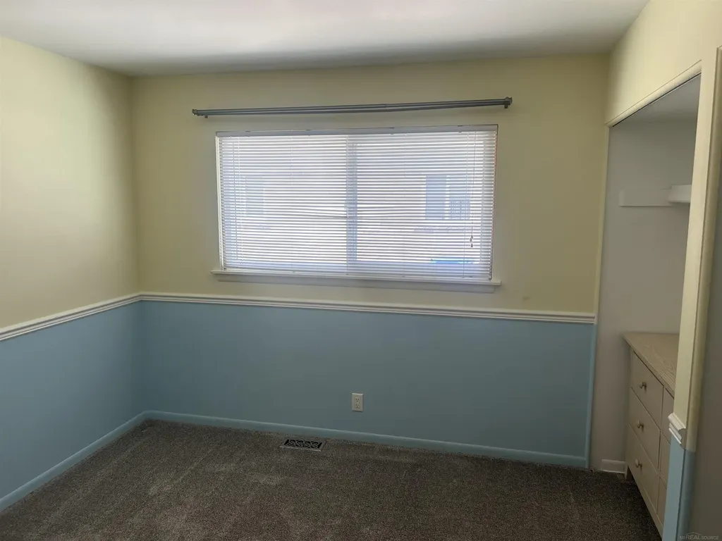31434 Newport Dr. Drive Warren City MI 48088