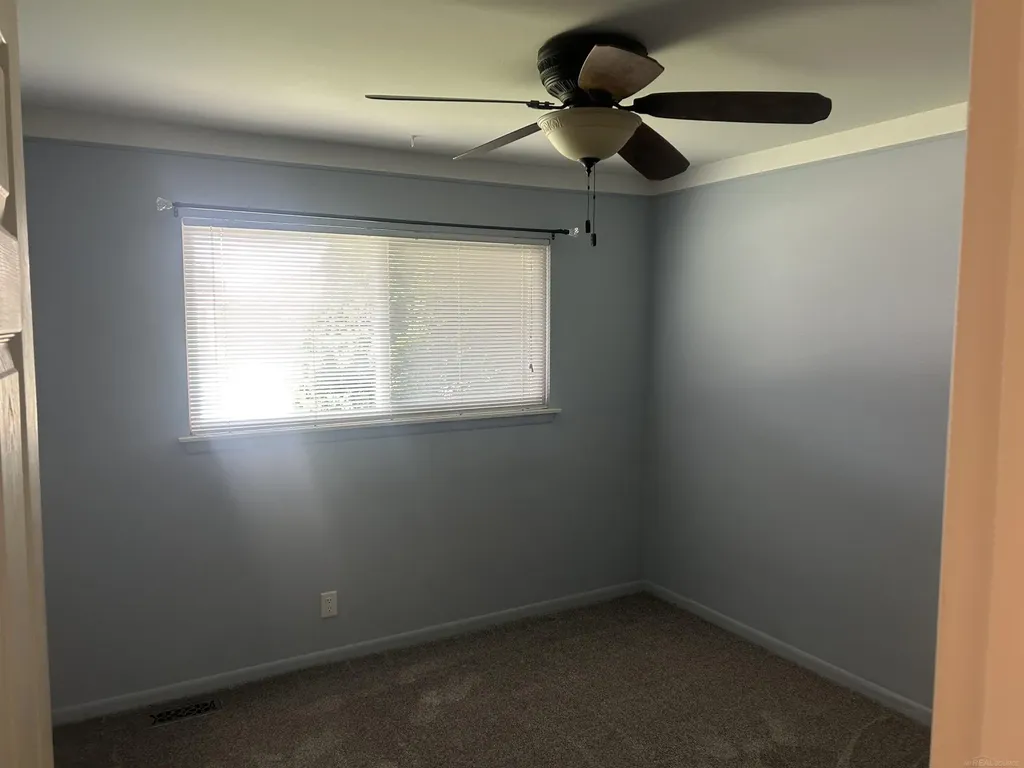 31434 Newport Dr. Drive Warren City MI 48088