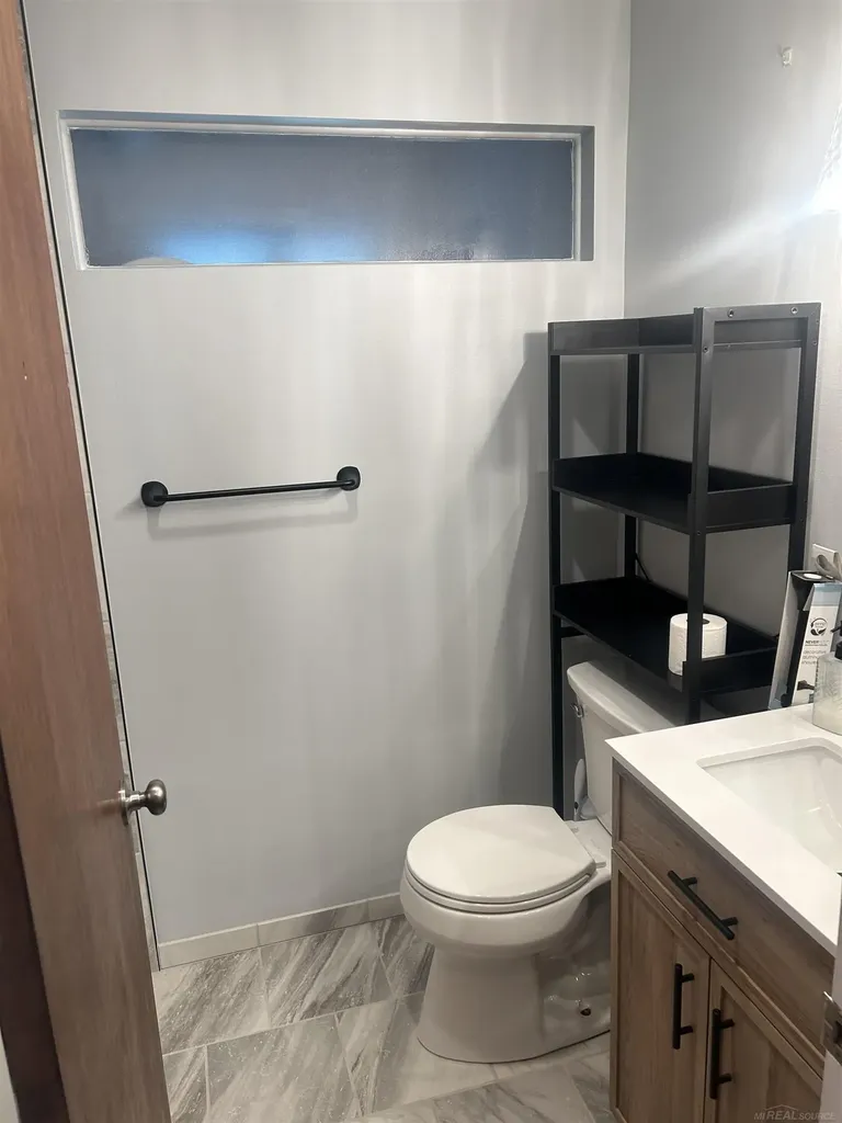 31434 Newport Dr. Drive Warren City MI 48088