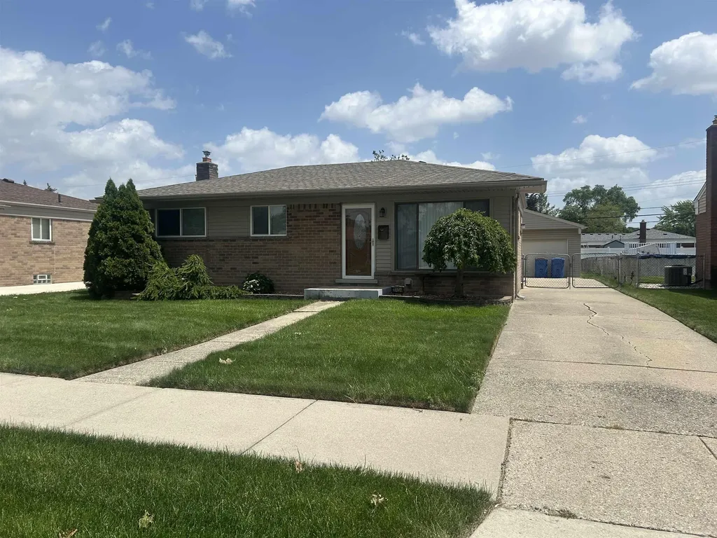 31434 Newport Dr. Drive Warren City MI 48088