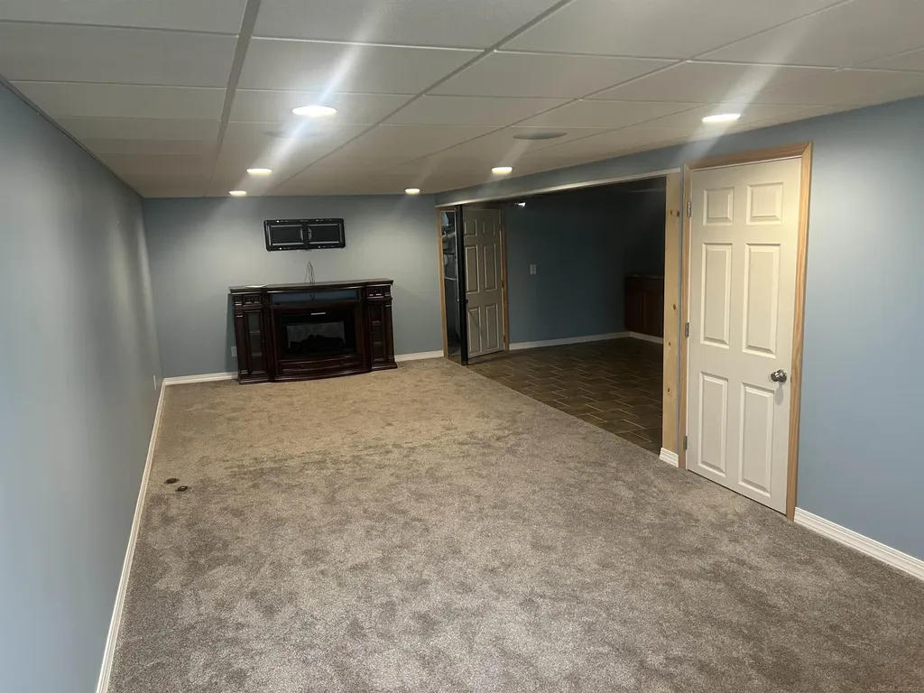 31434 Newport Dr. Drive Warren City MI 48088
