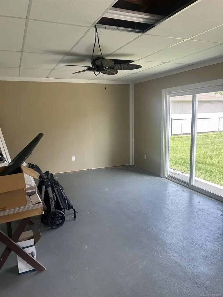 31434 Newport Dr. Drive Warren City MI 48088
