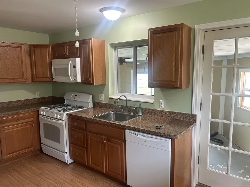31434 Newport Dr. Drive Warren City MI 48088