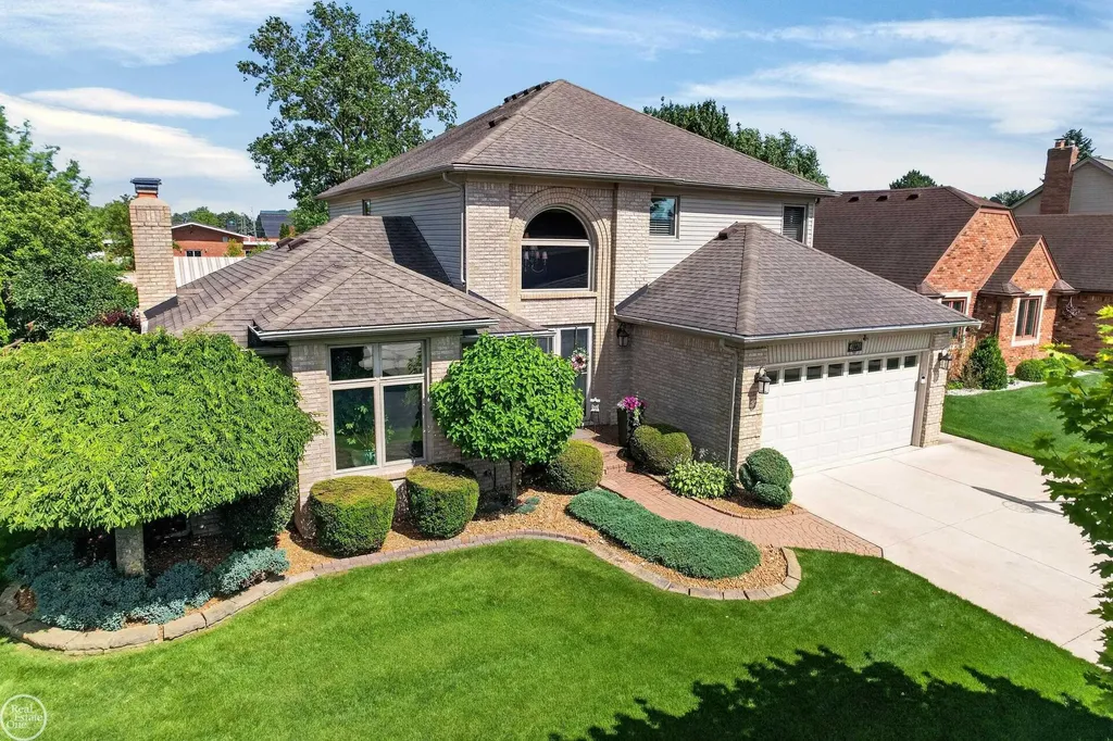 41220 Scarborough Court Clinton Charter Township MI 48038