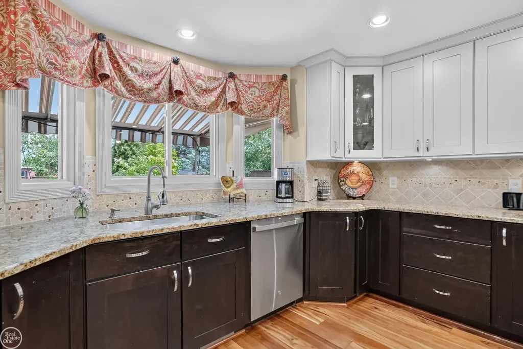 41220 Scarborough Court Clinton Charter Township MI 48038