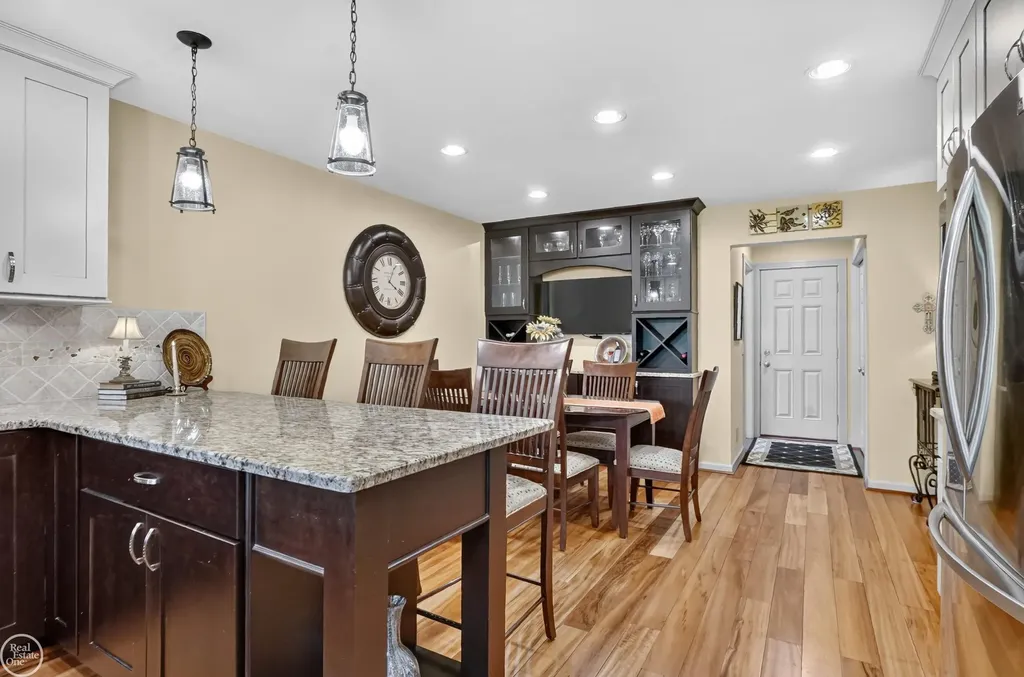 41220 Scarborough Court Clinton Charter Township MI 48038