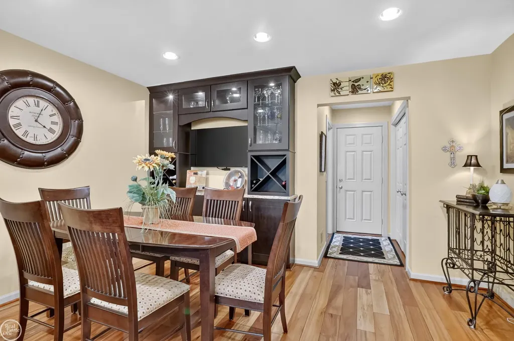 41220 Scarborough Court Clinton Charter Township MI 48038