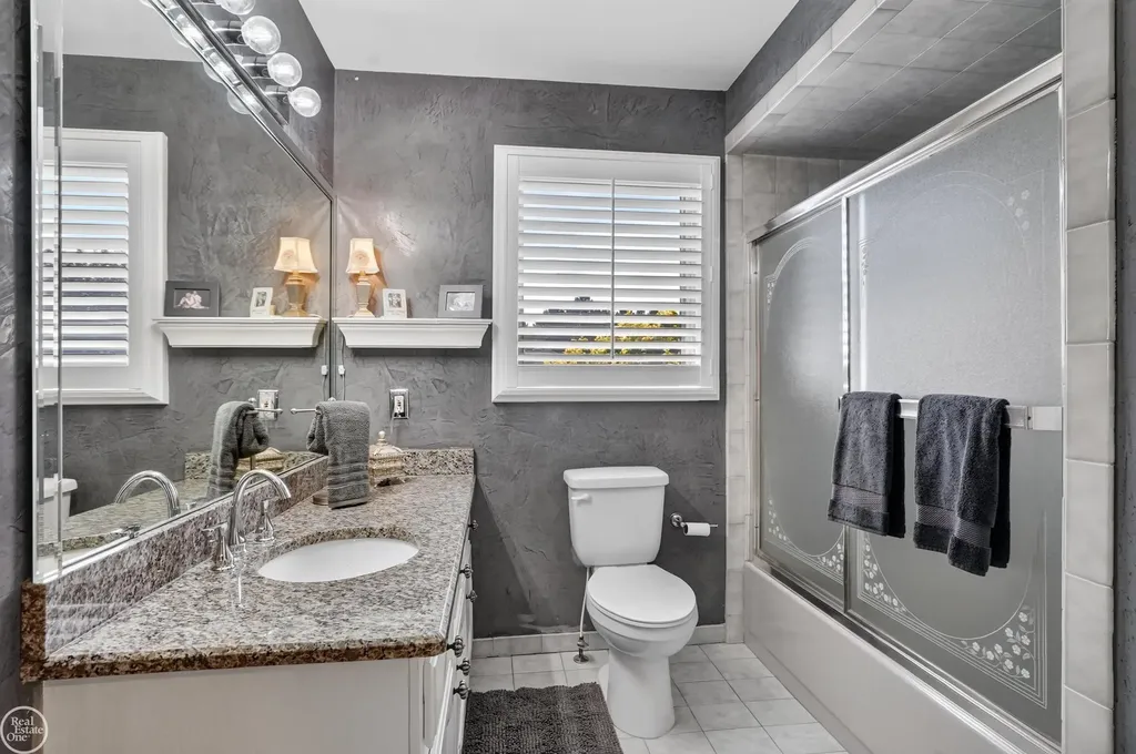 41220 Scarborough Court Clinton Charter Township MI 48038
