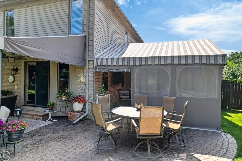 41220 Scarborough Court Clinton Charter Township MI 48038