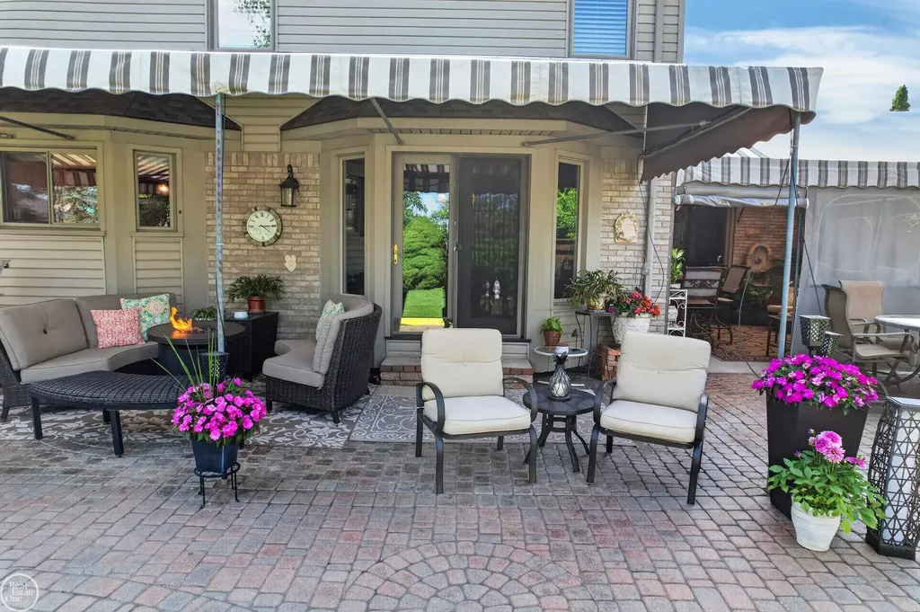 41220 Scarborough Court Clinton Charter Township MI 48038