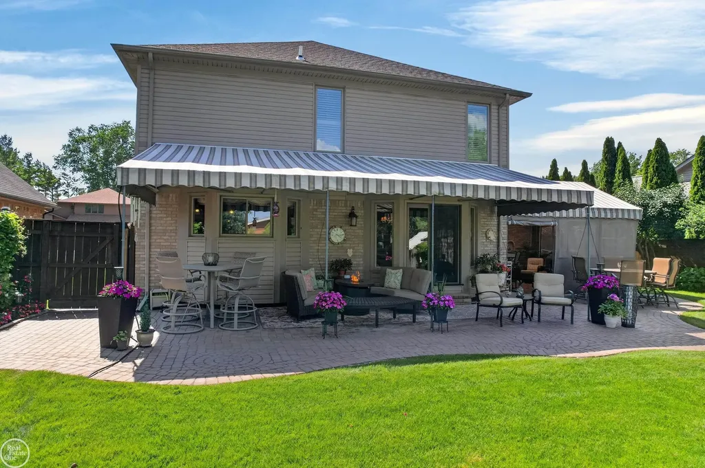 41220 Scarborough Court Clinton Charter Township MI 48038