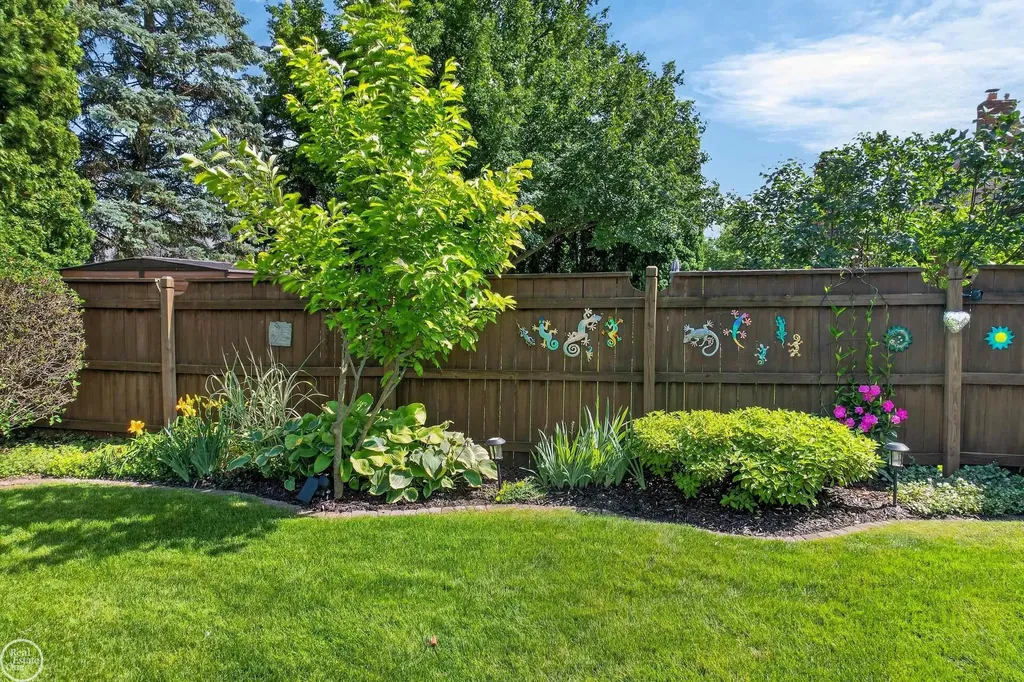 41220 Scarborough Court Clinton Charter Township MI 48038