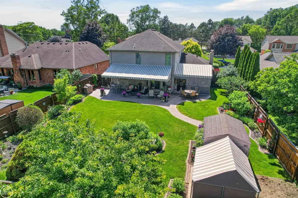 41220 Scarborough Court Clinton Charter Township MI 48038