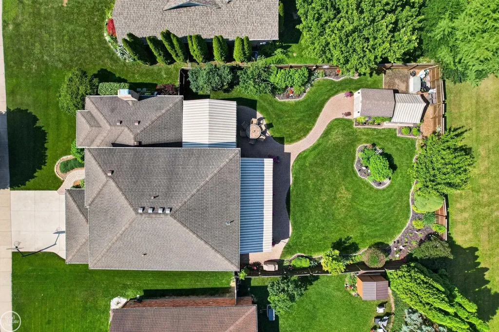 41220 Scarborough Court Clinton Charter Township MI 48038