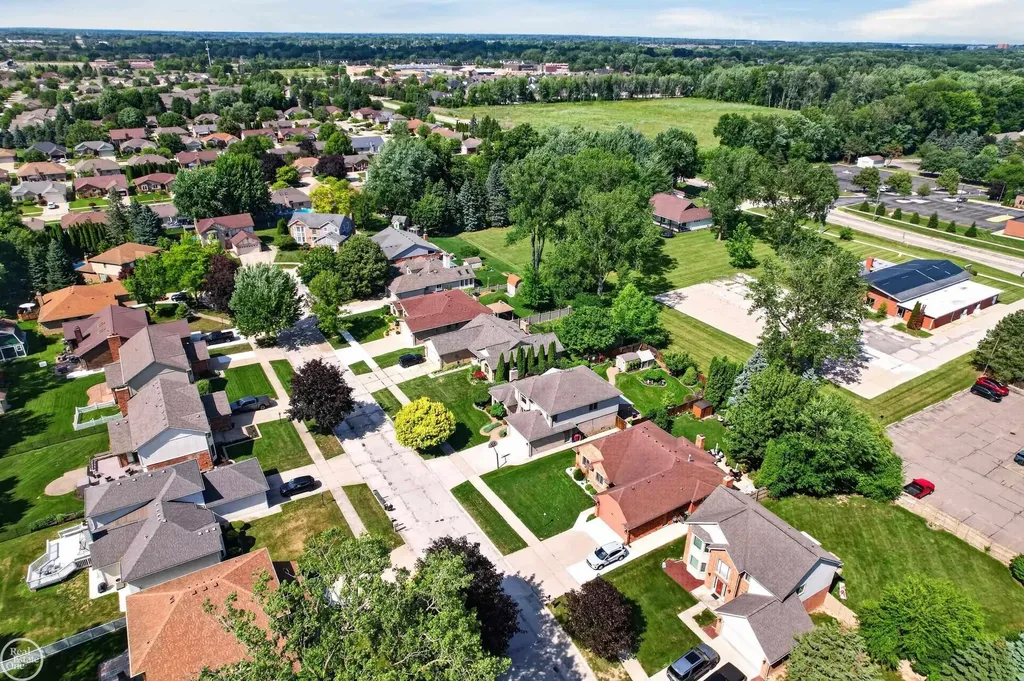 41220 Scarborough Court Clinton Charter Township MI 48038