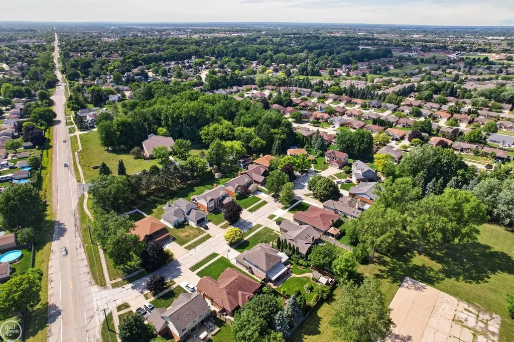41220 Scarborough Court Clinton Charter Township MI 48038