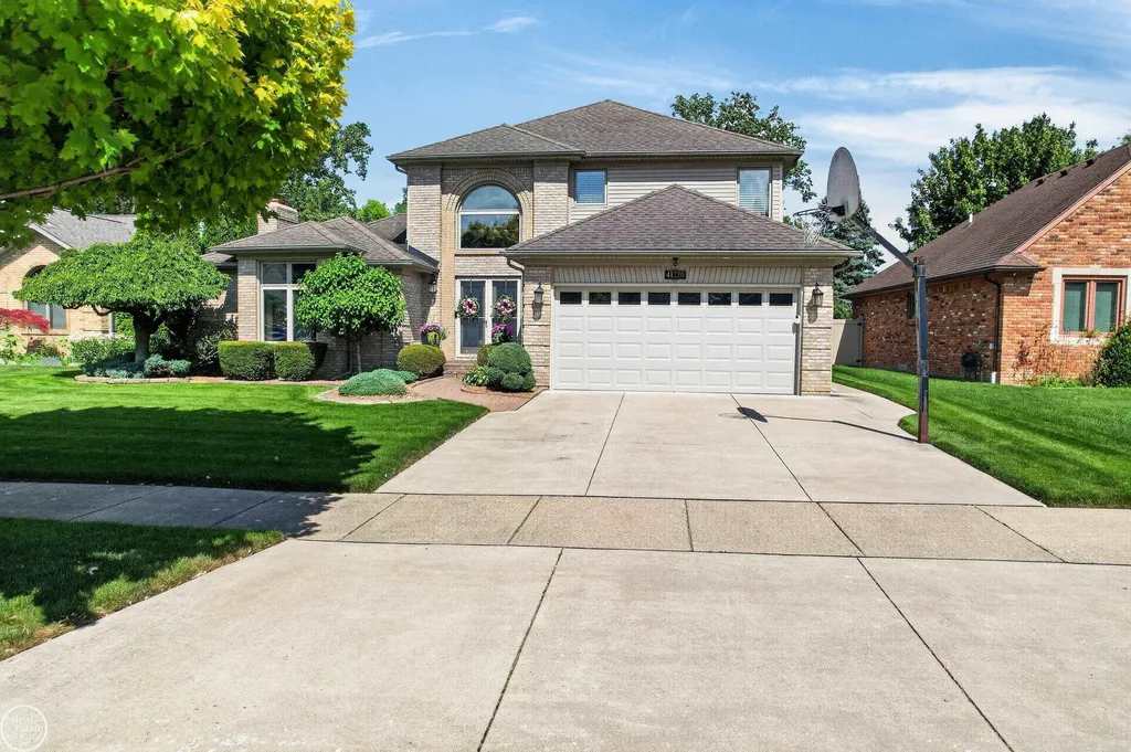 41220 Scarborough Court Clinton Charter Township MI 48038