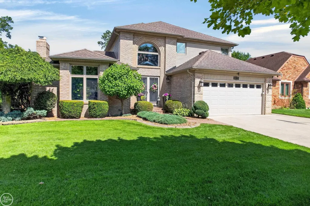 41220 Scarborough Court Clinton Charter Township MI 48038