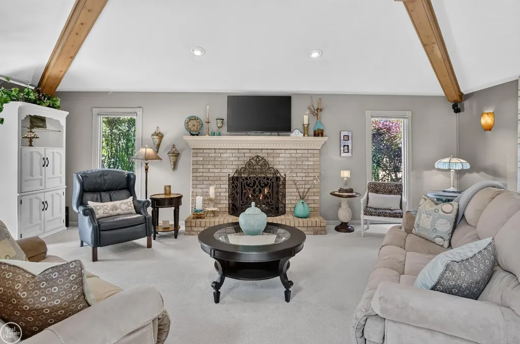 41220 Scarborough Court Clinton Charter Township MI 48038