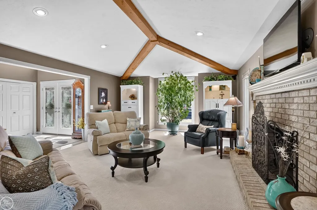 41220 Scarborough Court Clinton Charter Township MI 48038