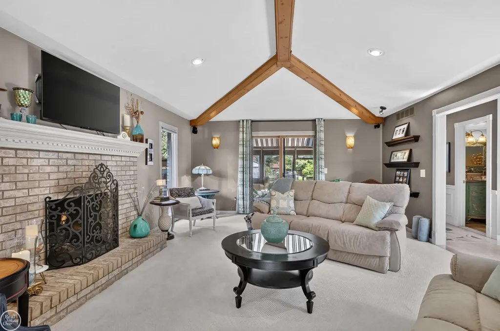41220 Scarborough Court Clinton Charter Township MI 48038