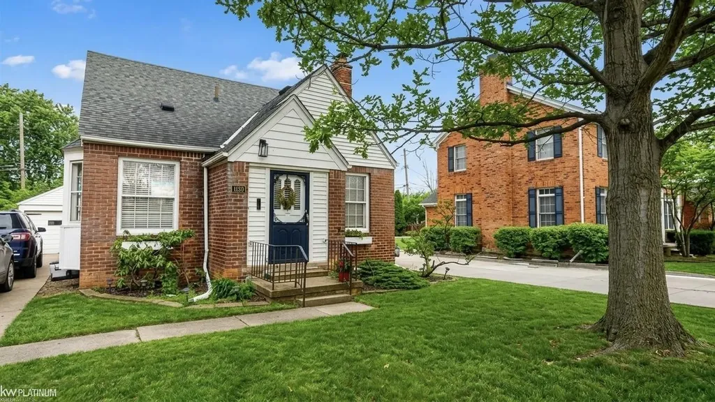 1120 Vernier Road Grosse Pointe Woods City MI 48236