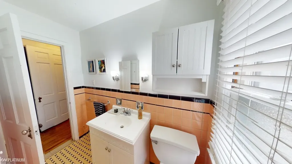 1120 Vernier Road Grosse Pointe Woods City MI 48236