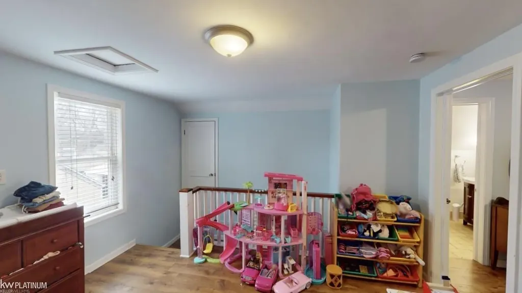 1120 Vernier Road Grosse Pointe Woods City MI 48236